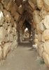 I camminamenti delle mura ciclopiche di Tirinto che circondano interamente l’Acropoli. Poderose mura sono un tratto distintivo delle antiche civiltà nel periodo che va dal 1400 al 1100 a.C.