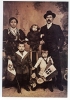 Una famiglia italiana emigrata in America all’inizio del Novecento. (Milano, Fototeca Storica Nazionale)