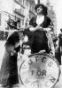 Le azioni energiche ed eclatanti del movimento femminile britannico (suffragismo) attirarono l’interesse dell’opinione pubblica e condussero, dopo anni di lotte, al riconoscimento del diritto di voto. (Hulton Deutsch Collection)