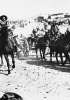 Pancho Villa a cavallo in una fotografia degli inizi del Novecento. Villa era analfabeta e di origine contadina ma dimostrò grandi doti di generale.