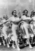 Sfilata sportiva femminile sulla piazza Rossa a Mosca nel 1932. Fotografia di Ivan Shagin.