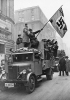 Il 12 novembre 1933, contestualmente al plebiscito per l’uscita della Germania dalla Società delle Nazioni, approvato dal 95 per cento dei tedeschi, si svolsero le elezioni politiche nelle quali il Partito nazista raccolse il 92 per cento dei voti. Fotografia dell’epoca.