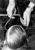 La misurazione del cranio, uno dei test inventati dalle SS per dimostrare la fisionomia ariana ideale. (Berlino, Bildarchiv Preussischer Kulturbesitz)