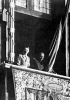 Hitler e Mussolini al balcone di palazzo Venezia a Roma, durante la visita del Fuhrer in Italia nel 1938. L’alleanza con la Germania dal 1936 si consoliderà rapidamente ed eserciterà un forte influsso sulla politica italiana.