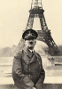Hitler a Parigi dopo la resa della Francia. Fotografia del giugno 1940.