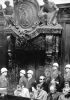 Si riconoscono in prima fila Hermann Göring, Rudolph Hess e Joachim von Ribbentrop. Fotografia del novembre 1945 di Jewgeni Chaldej. (Berlino, Deutsches Historisches Museum)