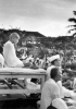 Mohandas Karamchand Gandhi, detto Mahatma Gandhi, durante un raduno di preghiera a Birla House a Mumbai (allora Bombay) nel 1946. La lotta per l’indipendenza indiana, condotta perlopiù secondo le forme non violente volute da Gandhi, conobbe momenti drammatici. Fotografia di Sunil Janah.