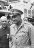 Il leader egiziano Nasser insieme al primo ministro indiano Nerhu, a sinistra, alla conferenza dei paesi «non allineati» di Bandung nel 1955.