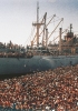 Una nave carica di immigrati albanesi attracca al porto di Bari nell’agosto 1991. Questa foto divenne il simbolo dei nuovi problemi con cui l’Italia deve confrontarsi. (L. Turi/Associated Press)