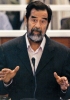 Saddam Hussein parla a Baghdad durante il processo in cui era accusato di crimini contro l’umanità, il 19 ottobre 2005. Il 5 novembre venne condannato a morte dal tribunale speciale iracheno e il 30 dicembre fu giustiziato mediante impiccagione. (Foto Bob Strong)