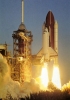 Il decollo dello space shuttle Columbia dal Kennedy Space Centre in Florida il 12 aprile 1981.