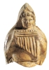 Fanciullo con la syrinx, il tradizionale strumento a canne. Figurina in terracotta del IV secolo a.C. (Napoli, Museo archeologico nazionale)