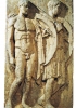 Questa stele funeraria, rinvenuta a Salamina, ricorda due caduti nella guerra del Peloponneso, 420 a.C. circa. Entrambi portano lo scudo da oplita; uno dei due è raffigurato nudo, come nelle tradizionali rappresentazioni degli eroi. (Atene, Museo Archeologico del Pireo - Foto G. Dagli Orti/The Art Archive)