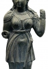 Statuetta di Atena prodotta nell’attuale Pakistan, I secolo a.C.: è evidente la derivazione dai modelli greci, ma al tempo stesso si vede l’influenza dello stile figurativo indiano. (Lahore, Museo)