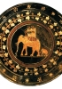 Elefante da combattimento raffigurato su un piatto di terracotta del III secolo a.C. Un sedile è posto sulla groppa dell’animale e il conducente lo guida mediante bastoni.  (Roma, Museo Nazionale di Villa Giulia)