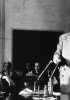 Il senatore Joseph McCarthy
mentre denuncia nella conferenza
del 20 febbraio 1950 l’organizzazione
del Partito comunista negli Stati Uniti.