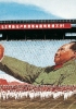 Ritratto del presidente cinese Mao fatto di persone vestite con colori diversi, durante una celebrazione pubblica