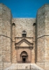 Andria, Castel del Monte. Veduta del portale d’accesso.
