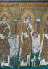 Teoria delle Sante Vergini, ca. 568. Particolare della decorazione musiva della fascia inferiore del lato sinistro. Ravenna, Sant'Apollinare Nuovo