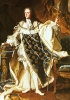 (Versailles 1710, ivi 1774). Re di Francia dal 1715 al 1774. Figlio di Luigi, duca di Borgogna, e di Maria Adelaide di Savoia, pronipote e successore di Luigi XIV, salì al trono all’età di cinque anni.
Hyacinthe Rigaud, olio su tela, Louvre, Parigi
