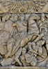 La cavalleria romana travolge i Persiani nel bassorilievo che decora l’Arco di Galerio a Salonicco. (Foto L. Marisaldi)