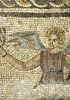 La vittoria cristiana in un mosaico pavimentale del IV secolo nella Basilica di Aquileia. Nel IV secolo la Chiesa cristiana si affermò ottenendo riconoscimenti spirituali e un incremento dei beni temporali.