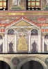 Il palazzo di Teodorico nel mosaico della basilica di Sant’Apollinare Nuovo a Ravenna. Il mosaico originale è del VI secolo, ma in seguito i tendaggi sostituirono i membri della corte di Teodorico che vi erano raffigurati. Sullo sfondo alcune architetture indicano che il Palatium è a Ravenna. (Foto Scala)