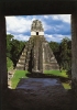 Il tempio 1 della città maya di Tikal in Guatemala, costruito intorno al 700 d.C. Nella parte dell’acropoli centrale della città sorgevano gli edifici amministrativi e residenziali. (Foto Jorge Pérez de Sara)