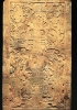 La caduta del re Pacal nel regno degli inferi incisa sulla lastra tombale che sigillava il sepolcro del sovrano. Si tratta di un prezioso documento per interpretare il mondo spirituale maya. Dalla piramide-tempio di Pacal, del VII secolo, a Palenque.